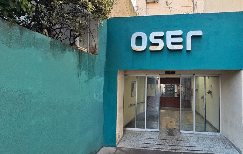 Desde enero, funcionarios y personal con cargos políticos deberán aportar a  OSER un 1% más que el resto de los afiliados