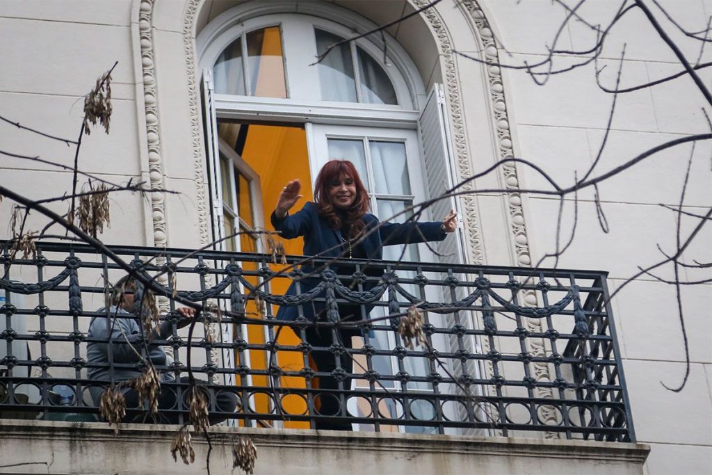 cristina fernandez balcon 1111