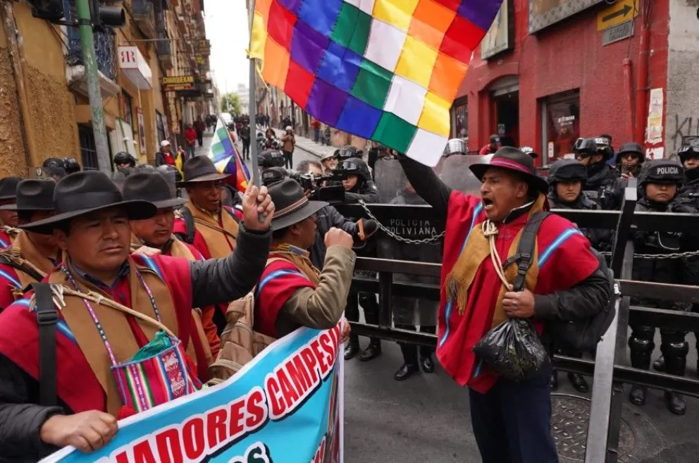 ponchos rojos bolivia