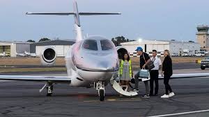 adorni avion privado