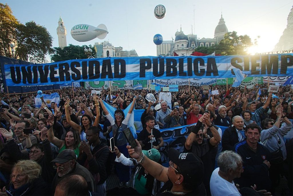 cartek marcha universidad publica