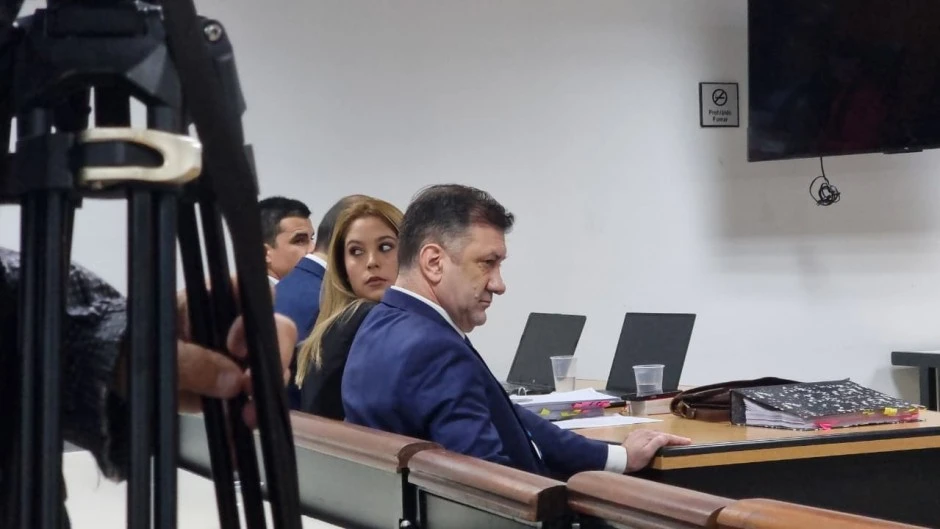 kueider y iara en tribunales paraguayo