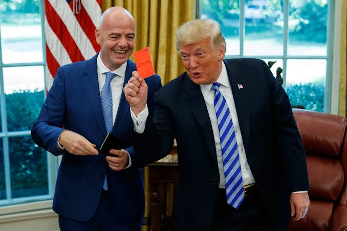 trump tarjegta roja
