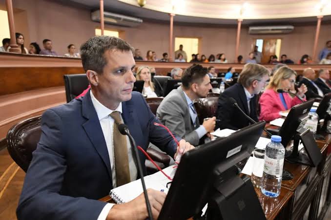 cresto en diputados