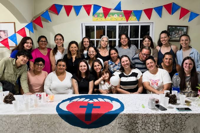 manos abiertas solidaridad