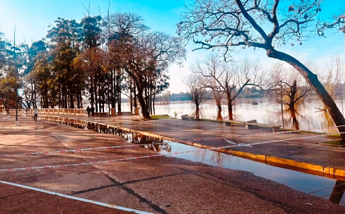 calle con agua