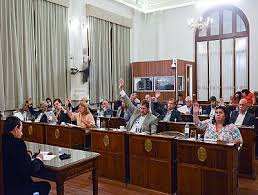 senadores votando
