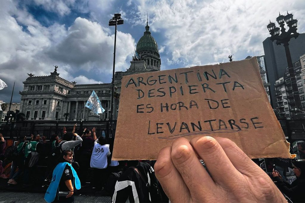 cartel argentina despierta es hora de