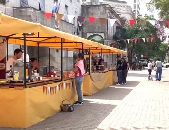feria plaza 25 de mayo