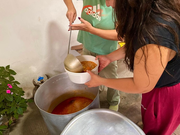repartiendo comida 2