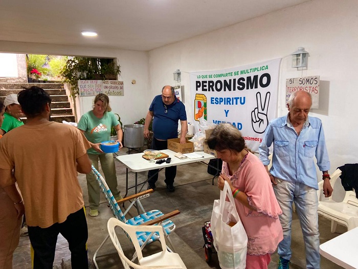 repartiendo comida 4